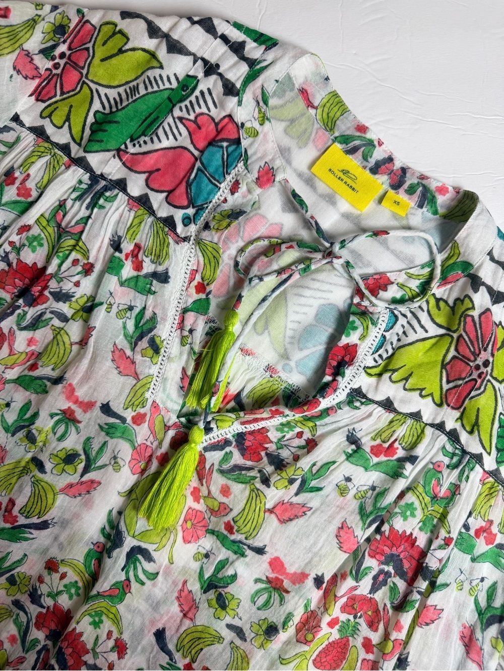 Roller Rabbit Tunic Top Size XS Bright Green Pink Birds Floral Pattern Tassels